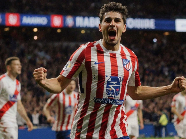 Álvarez impulsa al Atlético a la victoria en el derby contra el Rayo